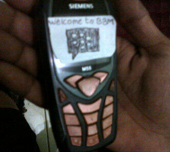 mungkin gara-gara ni harga jual bb(blackberry) anjlok 