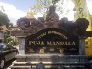 Tempat peribadatan di Indonesia yang menunjukkan keberagaman umat beragama