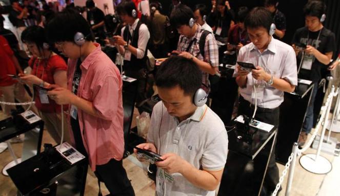 Pria Jepang Ini Lebih Pilih Pacar Virtual Dibanding Wanita Asli