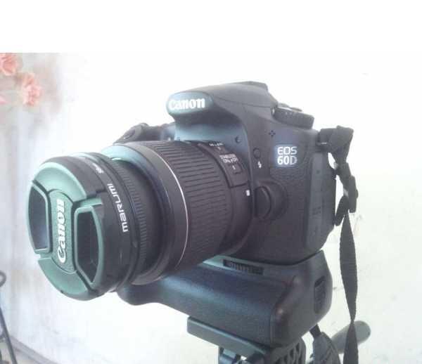 Dijual Kamera DSLR Canon EOS 60D Lensa KIT 18-55mm + lens HOOD