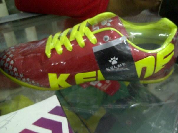 sepatu futsal kelme