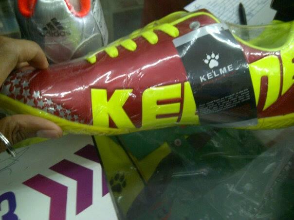 sepatu futsal kelme