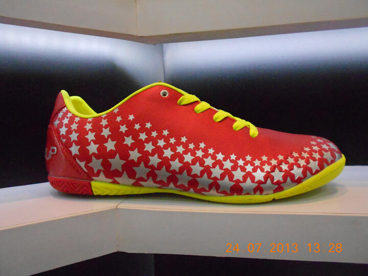 sepatu futsal kelme