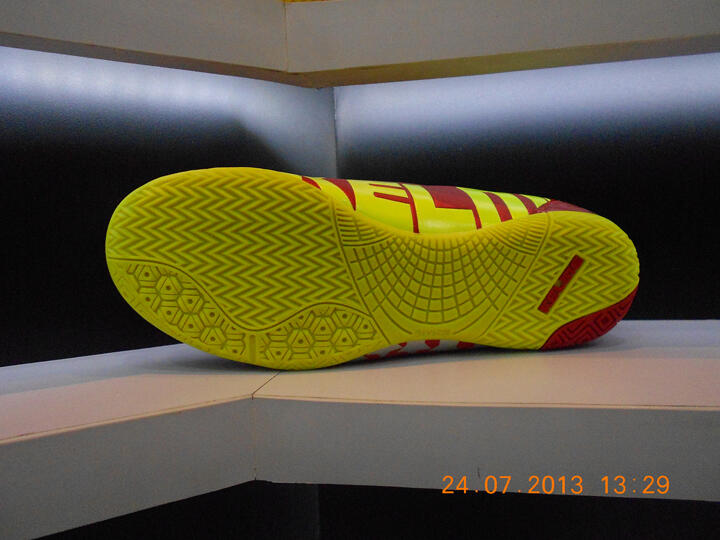sepatu futsal kelme