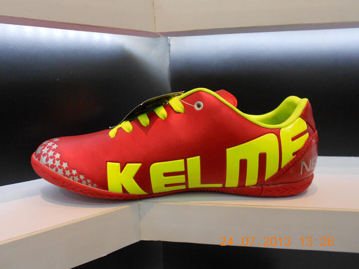 sepatu futsal kelme
