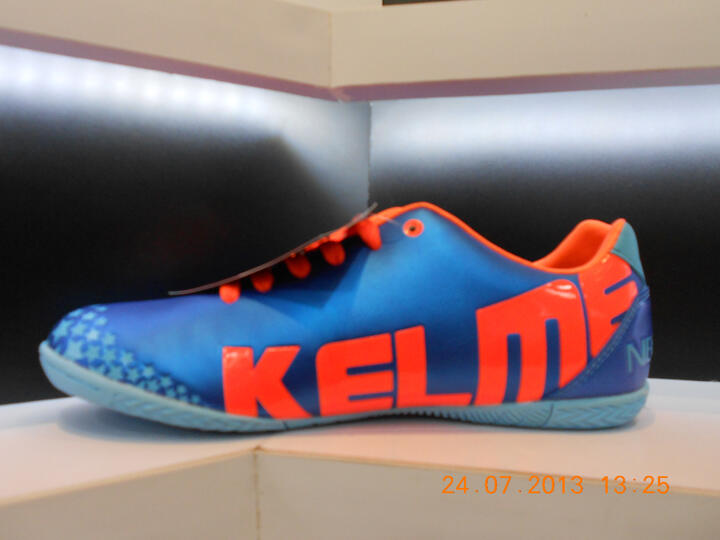 sepatu futsal kelme