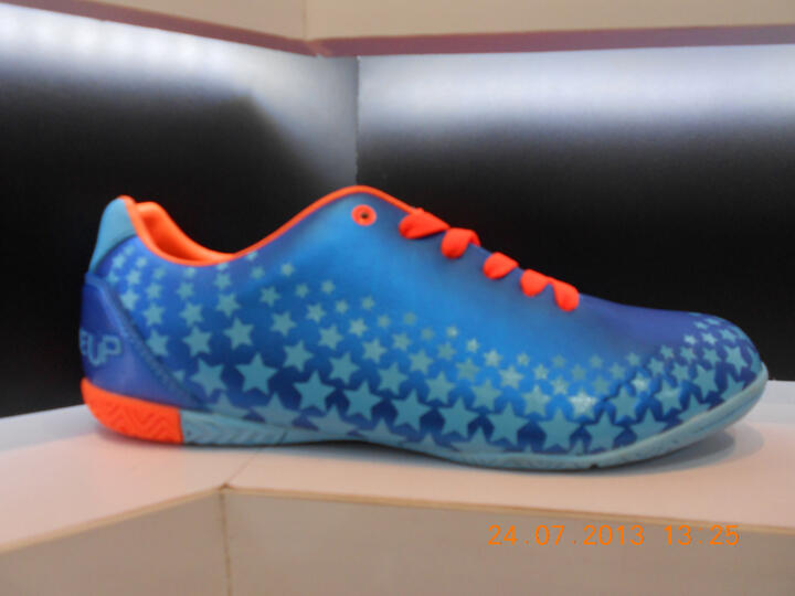 sepatu futsal kelme