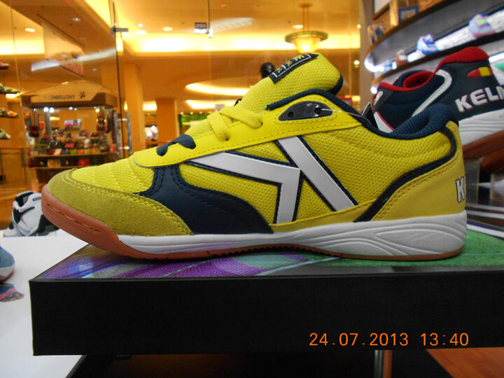 sepatu futsal kelme