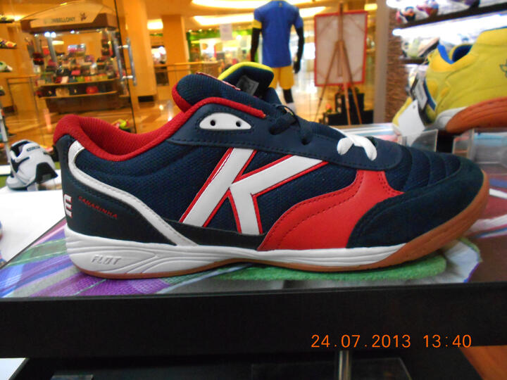sepatu futsal kelme