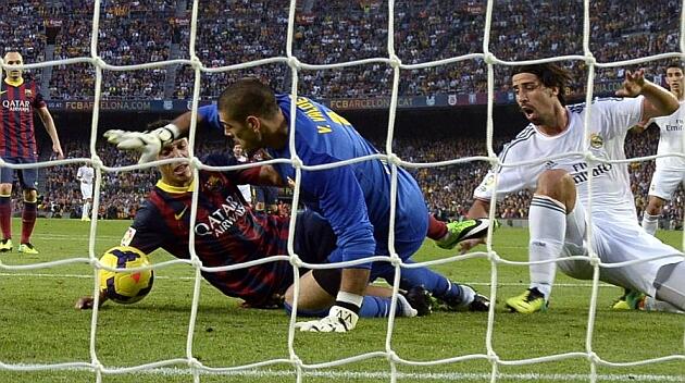 &#91;Kontoversi El-Clasico&#93; HandBall Adriano Ini Layak dapat Penalti Gak?