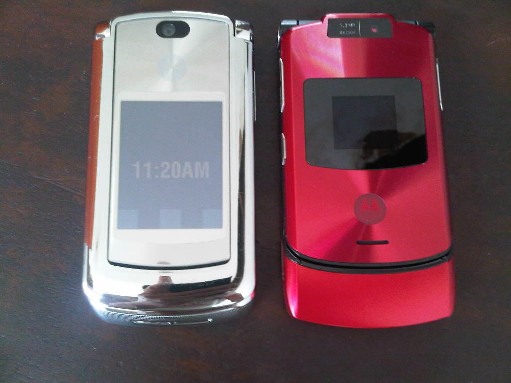 Cari Rarest For Collect Motorola RAZR2 V9 CHROME SILVER The One