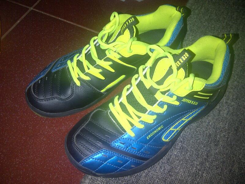 Sepatu Badminton/Bulutangkis RS 8.20