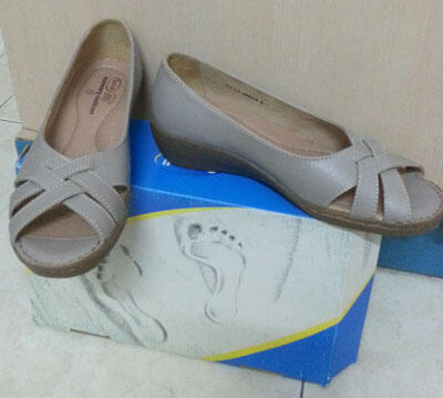 Terjual Sepatu Wedges Merk SCHOLL ORI NEW Warna Taupe Size