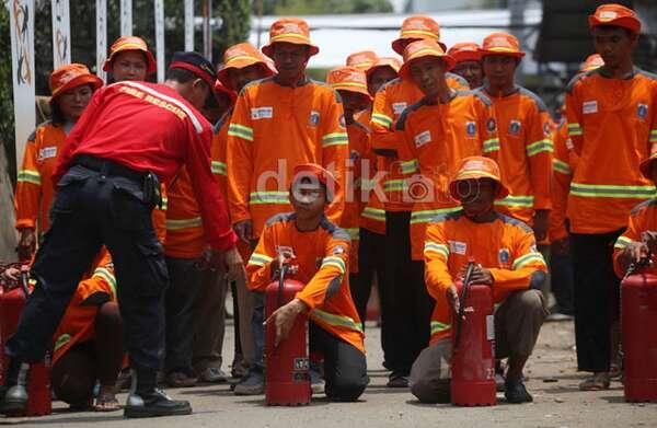 Warga Pekojan Ikuti Latihan Kebakaran