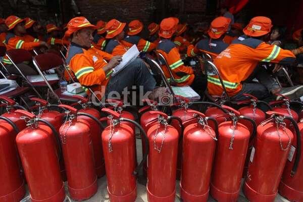 Warga Pekojan Ikuti Latihan Kebakaran