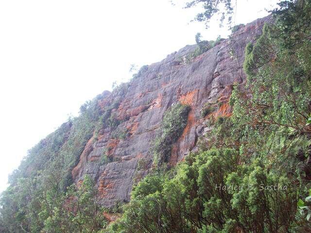 Taukah anda puncak gunung di Indonesia yang belum tersentuh oleh manusia