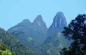 Taukah anda puncak gunung di Indonesia yang belum tersentuh oleh manusia