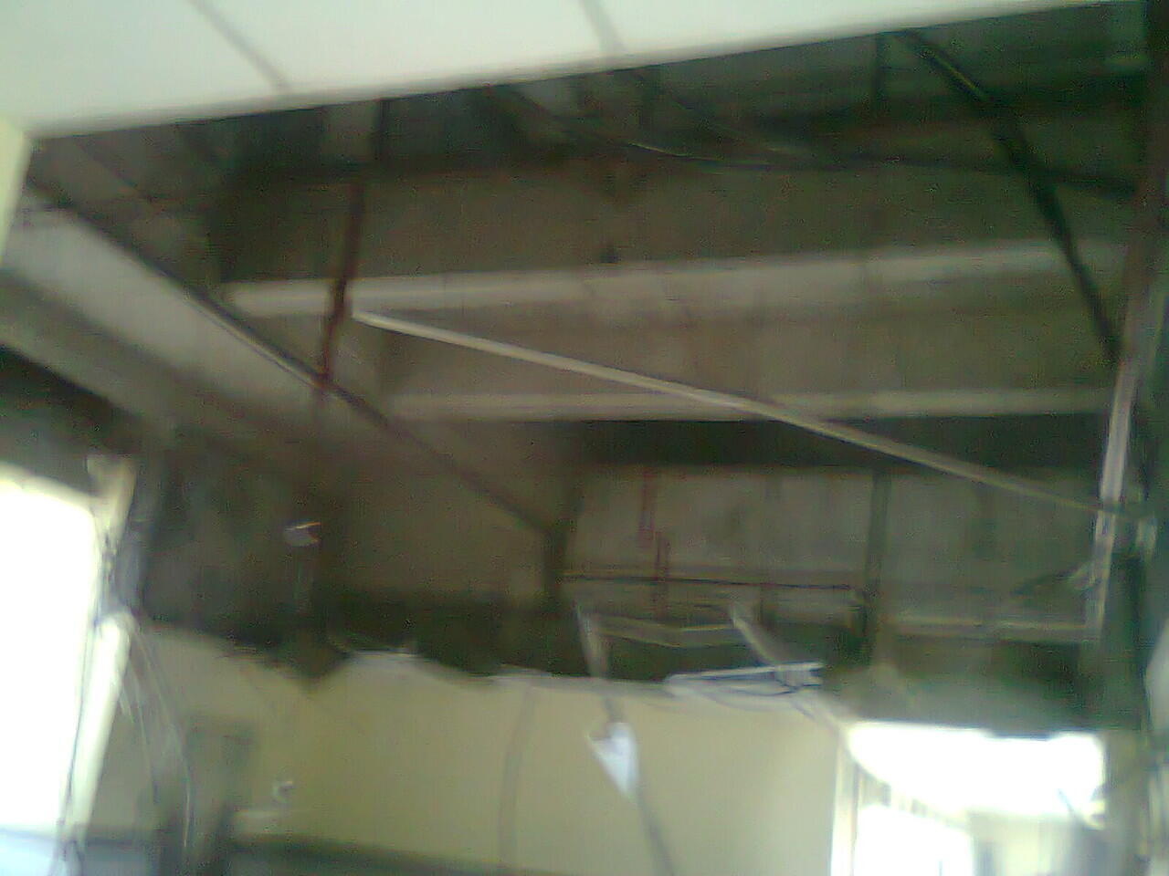 Kaca dan Plafon gd FST lantai 7 UIN Jakarta jebol karena hujan besar...