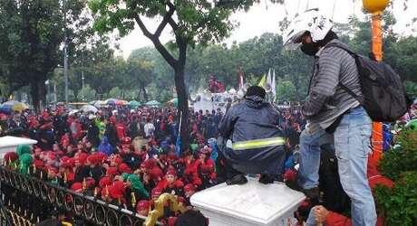UNJUK RASA DIMANA MANA
