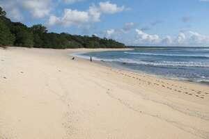 WOW!!! Pantai ''Tiga Warna'' di BANYUWANGI (++Pic)