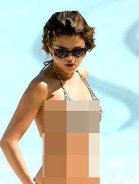 (hot)Santai di Pantai, Selena Gomez Pamer Tubuh Seksi