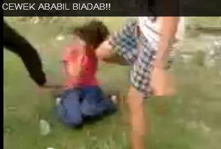 CEWEK ABABIL BIADAB (REPOST: UNTUK BANTU SEBARKAN VIDEO INI)