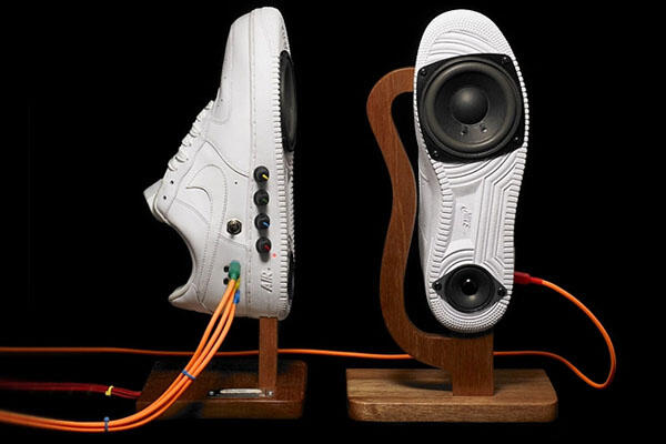 Speaker dengan desain cool gaan..