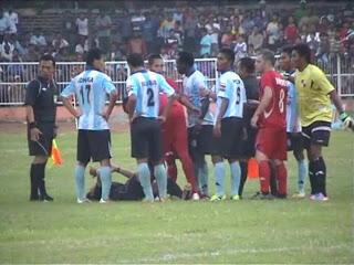 Photo-Photo Pemain Sepak Bola Pukul Wasit