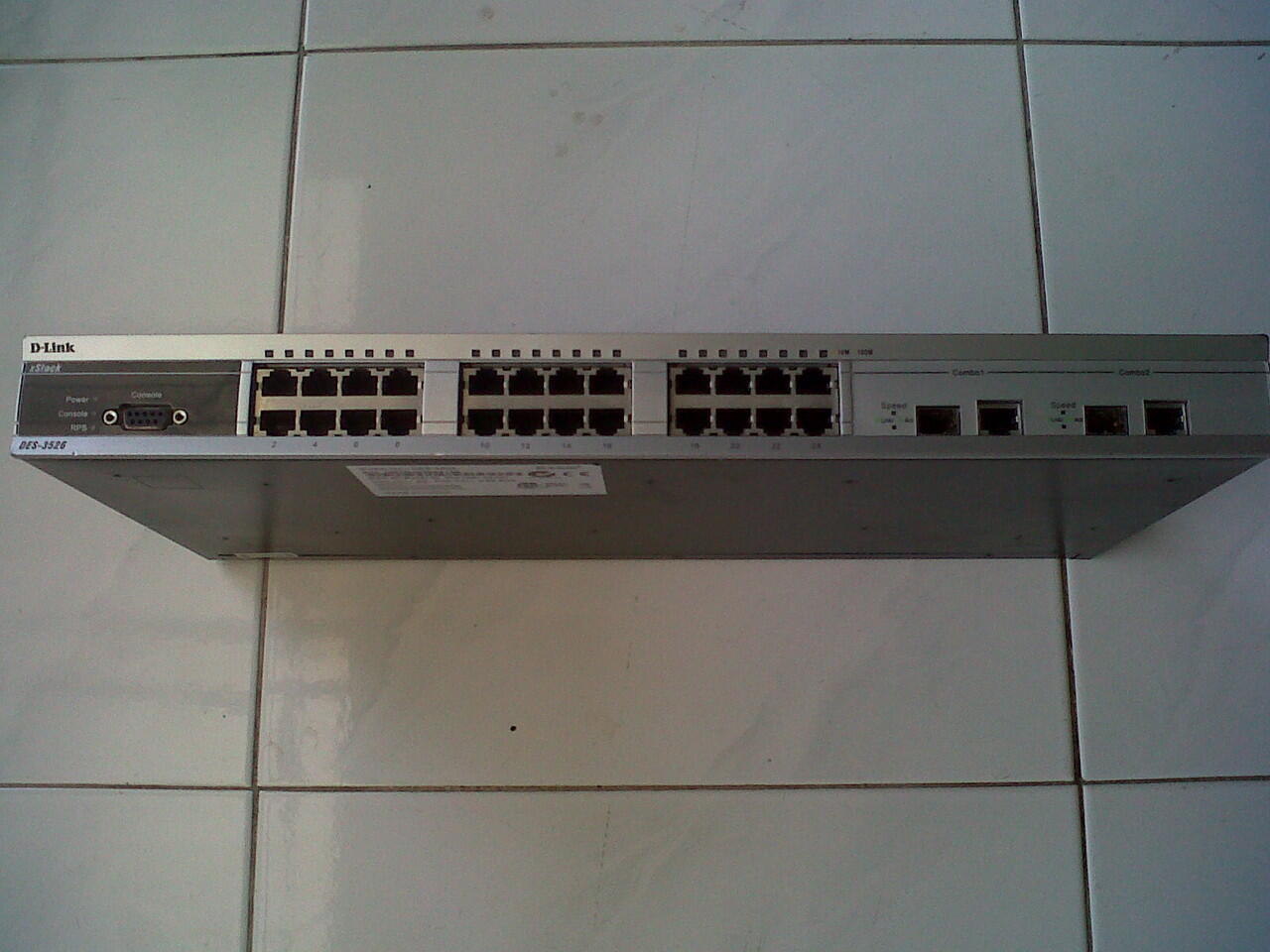 D-Link DES-3526 Switch 24 Port 10/100Base-Tx + 2 combo 1000Base-T / SFP uplinks