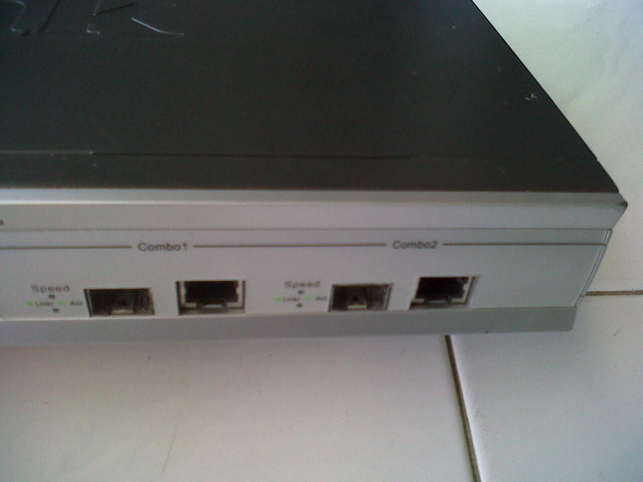 D-Link DES-3526 Switch 24 Port 10/100Base-Tx + 2 combo 1000Base-T / SFP uplinks