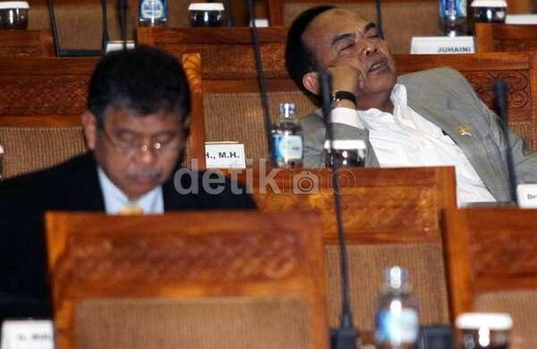 Foto - Foto Pejabat Negeri Kita Saat Bobo