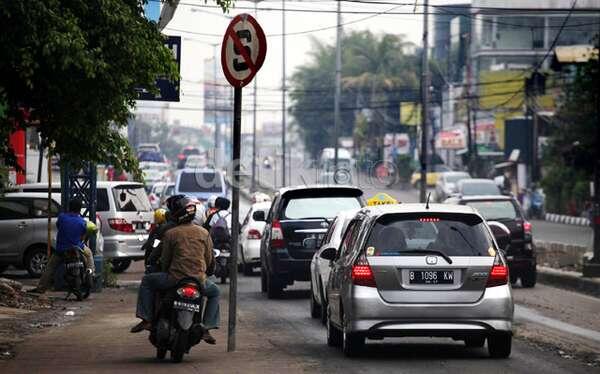 Ada Rambu2 Lalulintas di Tengah Jalan Fatmawati &#91; Model Baru Keknya Ne Gan &#93;