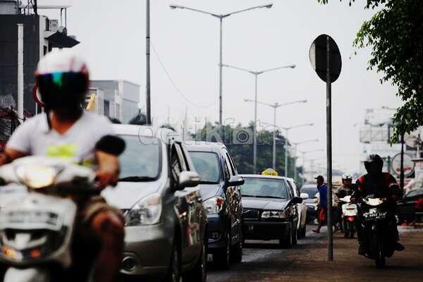 Ada Rambu2 Lalulintas di Tengah Jalan Fatmawati &#91; Model Baru Keknya Ne Gan &#93;