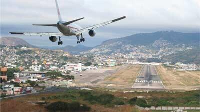 10 Landasan Pacu Bandara Paling Ekstrim Di Dunia .. !