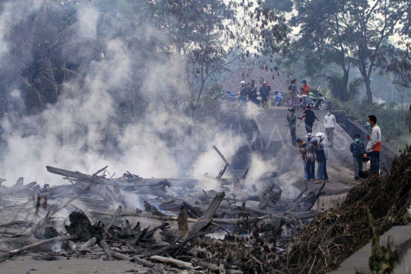 Foto-Foto Letusan Gunung Merapi 2010 yang Bikin Merinding Gan :takut