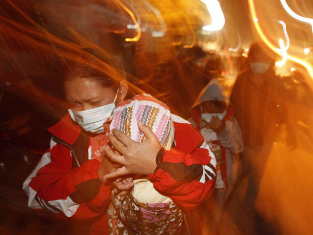 Foto-Foto Letusan Gunung Merapi 2010 yang Bikin Merinding Gan :takut