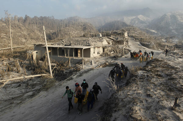 Foto-Foto Letusan Gunung Merapi 2010 yang Bikin Merinding Gan :takut