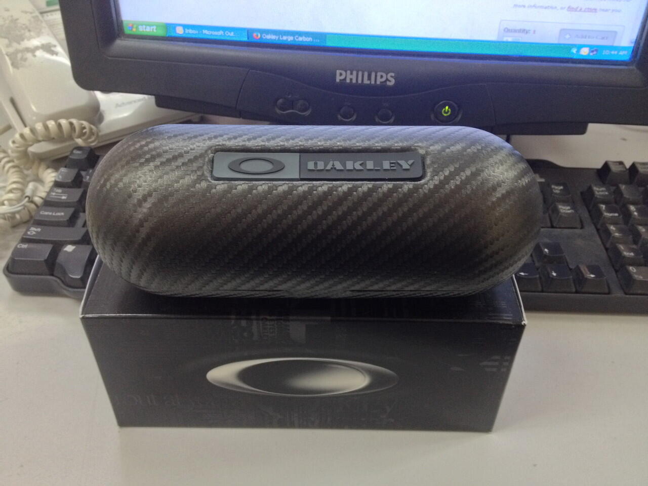 Terjual OAKLEY Large Carbon Fiber Eyewear Case [Original] KASKUS