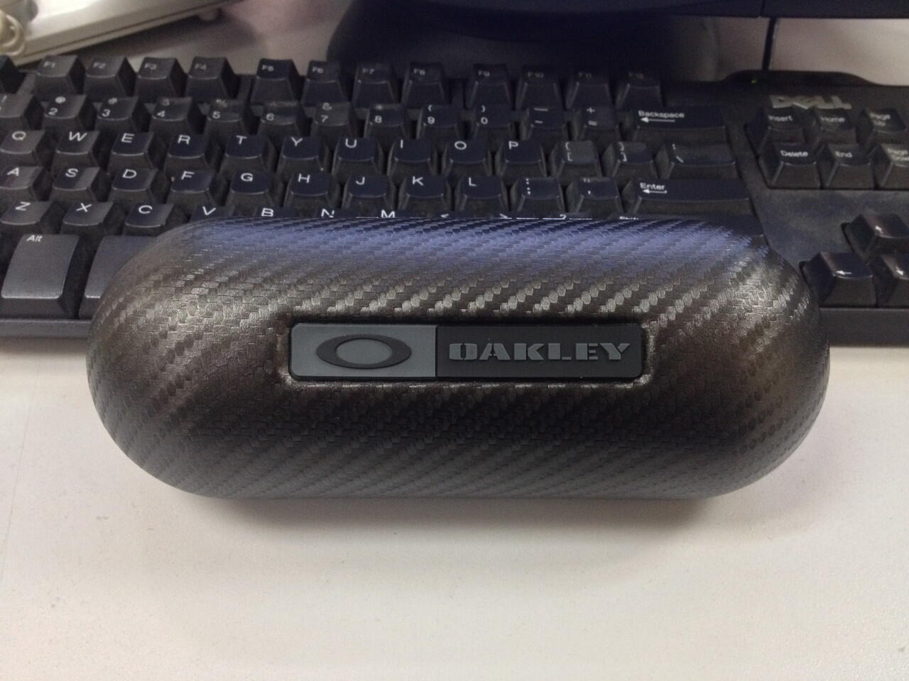 Terjual OAKLEY Large Carbon Fiber Eyewear Case [Original] KASKUS