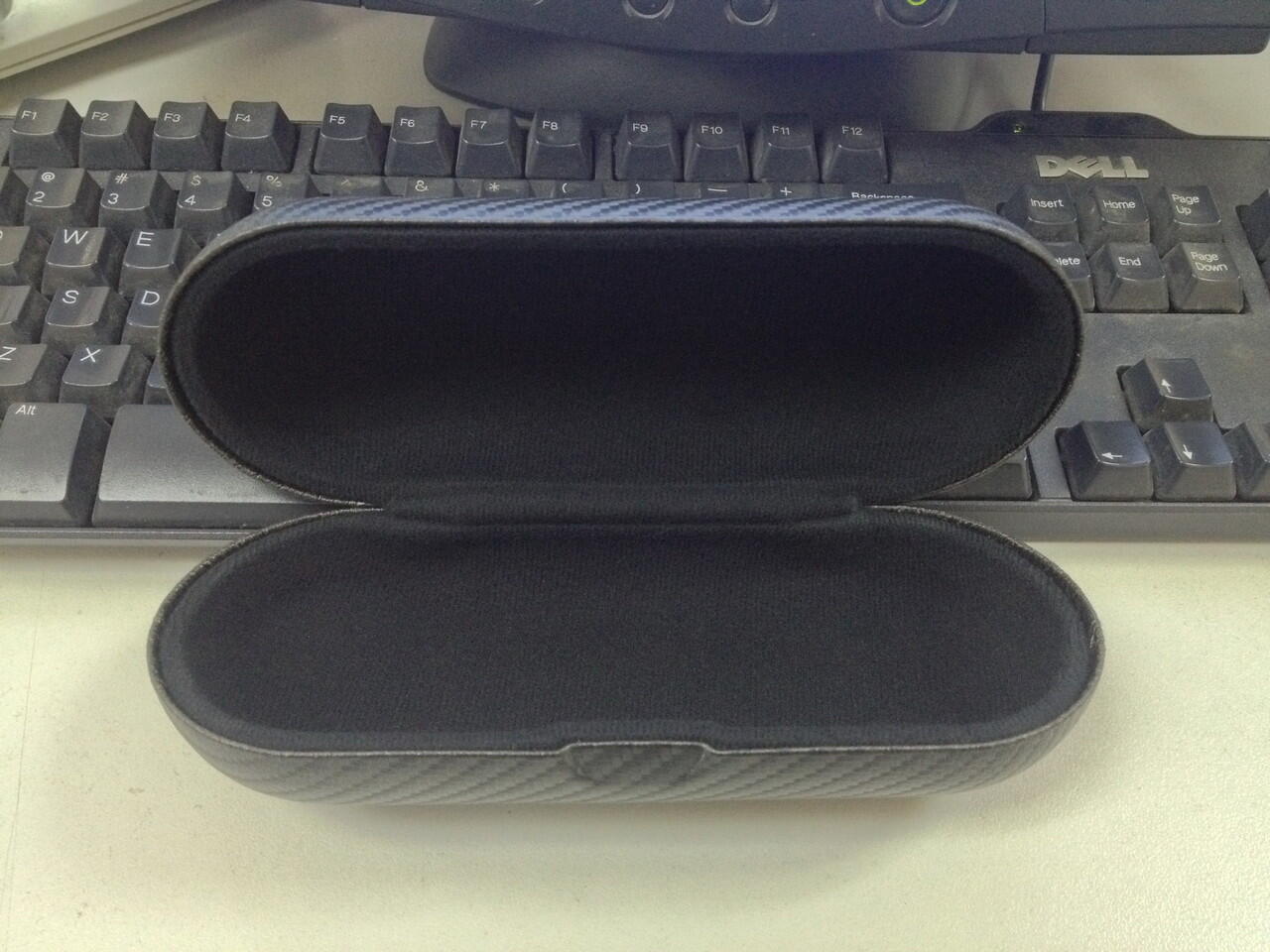 Terjual OAKLEY Large Carbon Fiber Eyewear Case [Original] KASKUS