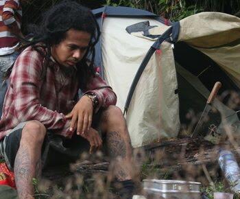 Kelakuan Orang-Orang di Tanggal Tua