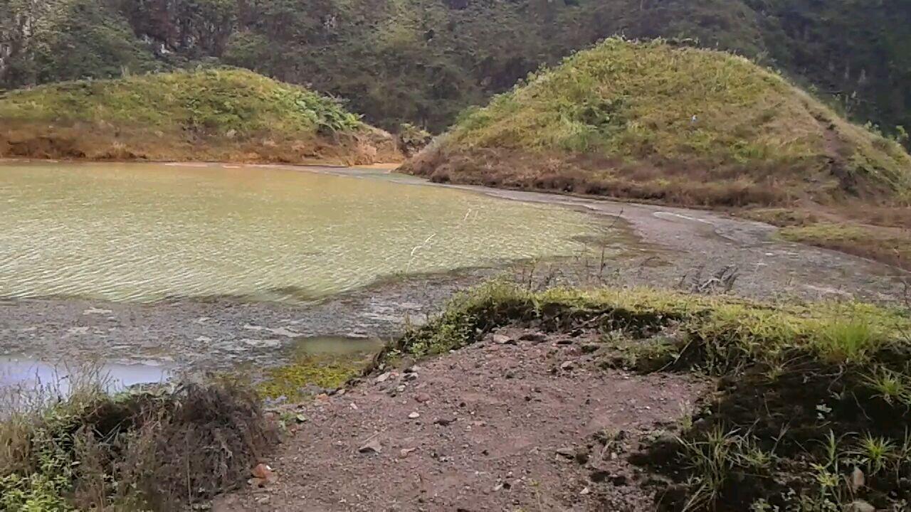 Ternyata, terdapat sebuah mushola di dasar kawah gunung galunggung