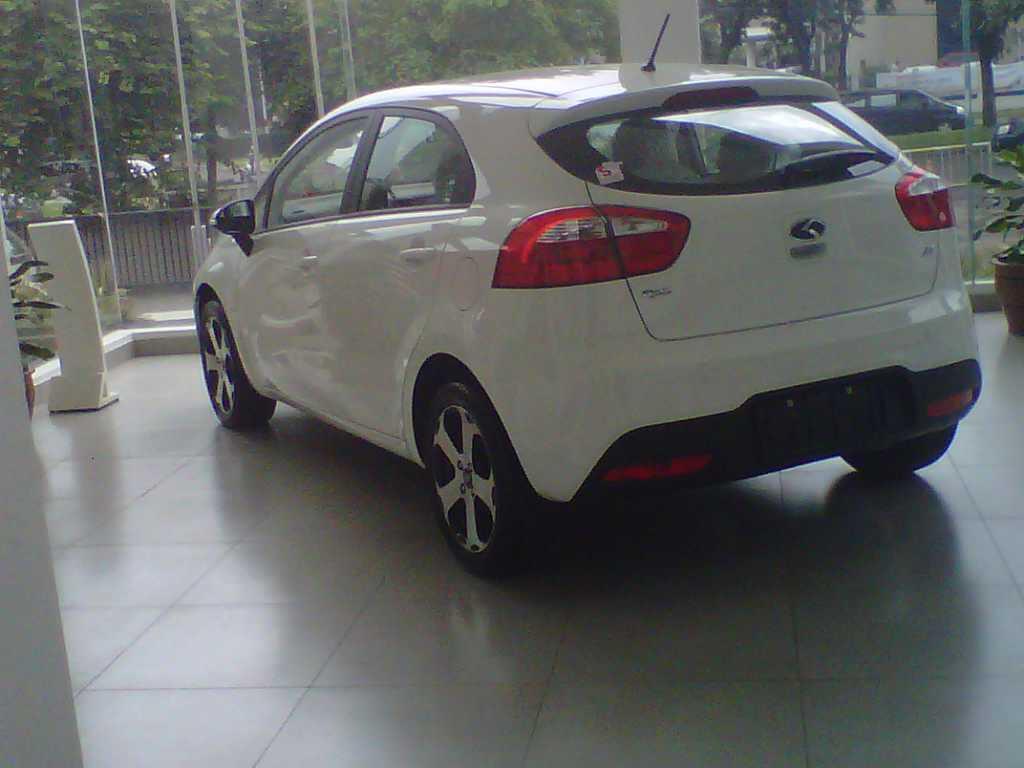 bersama KIA RIO agan bisa buat mudik, angsuran terjangkau dg kocek agan