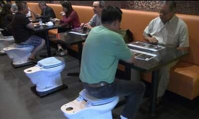 Di Restoran Ini Anda Makan &amp; Minum Di WC &#91; + pic inside &#93;
