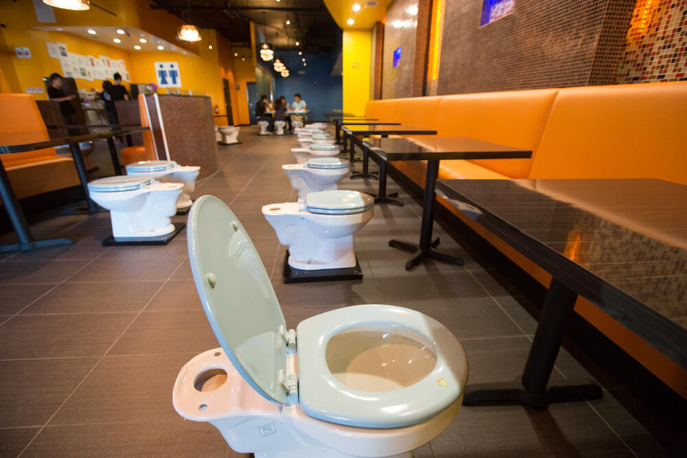 Di Restoran Ini Anda Makan &amp; Minum Di WC &#91; + pic inside &#93;