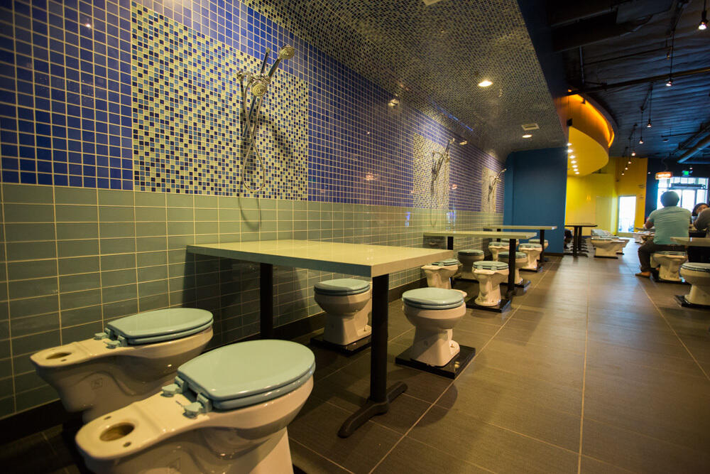 Di Restoran Ini Anda Makan &amp; Minum Di WC &#91; + pic inside &#93;