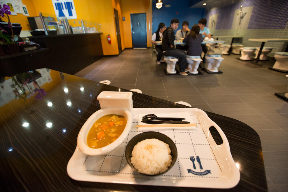 Di Restoran Ini Anda Makan &amp; Minum Di WC &#91; + pic inside &#93;