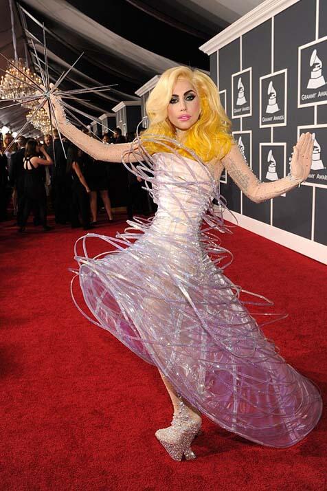 10 Busana Lady Gaga Ini Benar-Benar Kelewatan Anehnya!!!