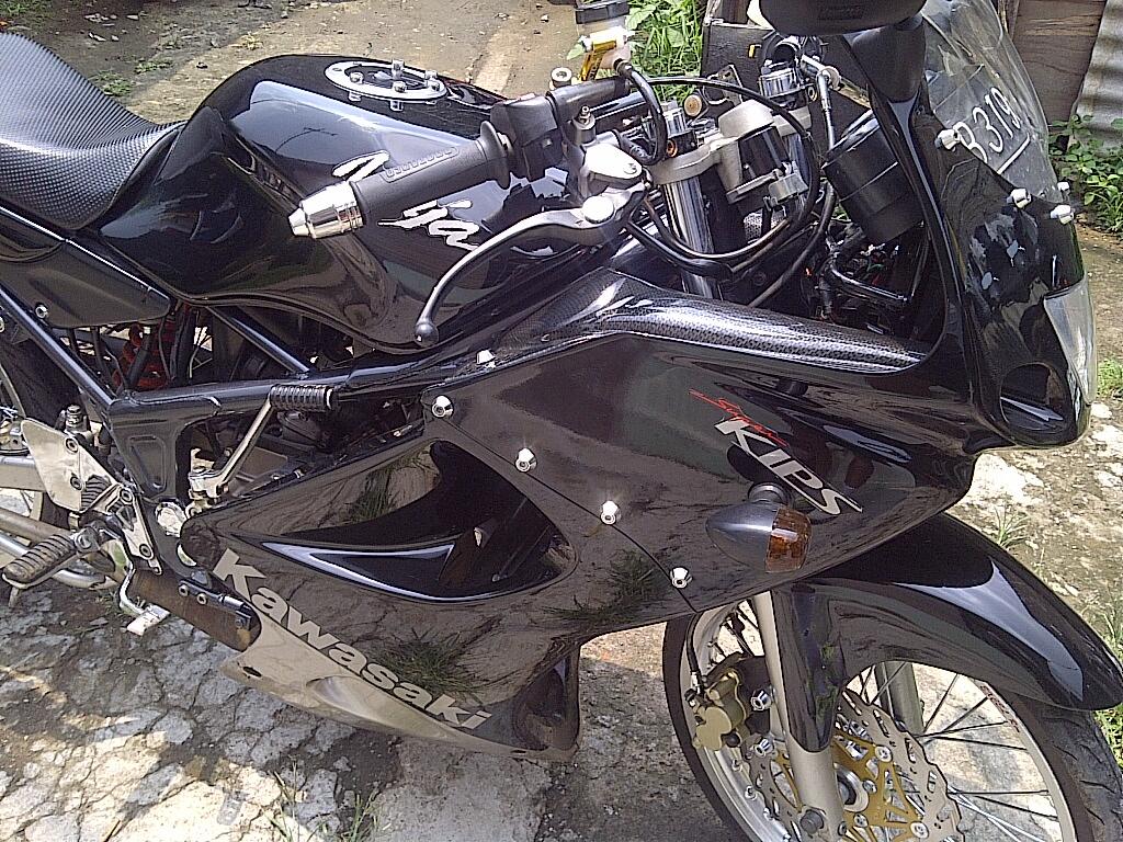 Terjual kawasaki ninja  150 rr  2010 full modif  velg tk 