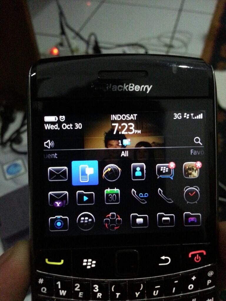 BLACKBERRY ONYX 9700 FULLSET + BONUS OTTERBOX ORIGINAL 850 ribu aja